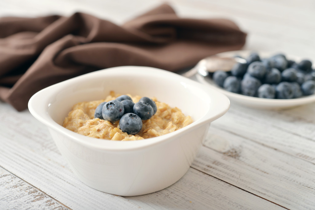 Porridge with fresh blueberry